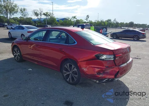 2021 Volkswagen Passat 2.0T Se z USA, uszkodzony, nr VIN 1VWSA7A38MC017539